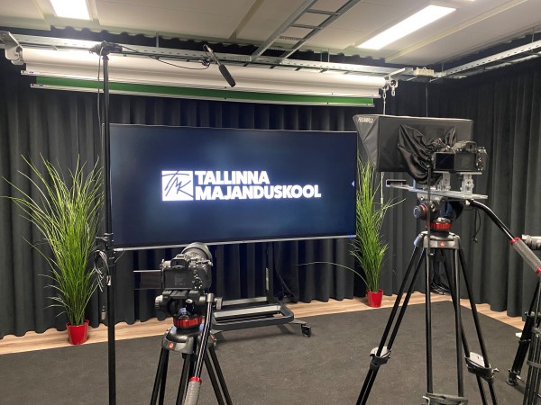 Interaktiivne ekraan i3TOUCH ULTRA koos seinakinnitusega - Tallinna Majanduskool